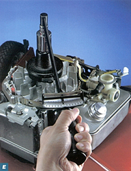 Przegląd małego silnika i wymiana hamulców według firmy Briggs and Stratton