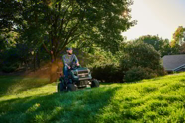 BAS_Professional Series_Murray_Riding Mower_Lifestyle_0817 (1)